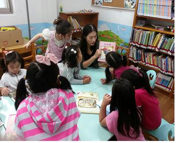 영유아를 위한 동화구연 사진자료