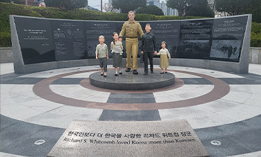 위트컴장군 조형물